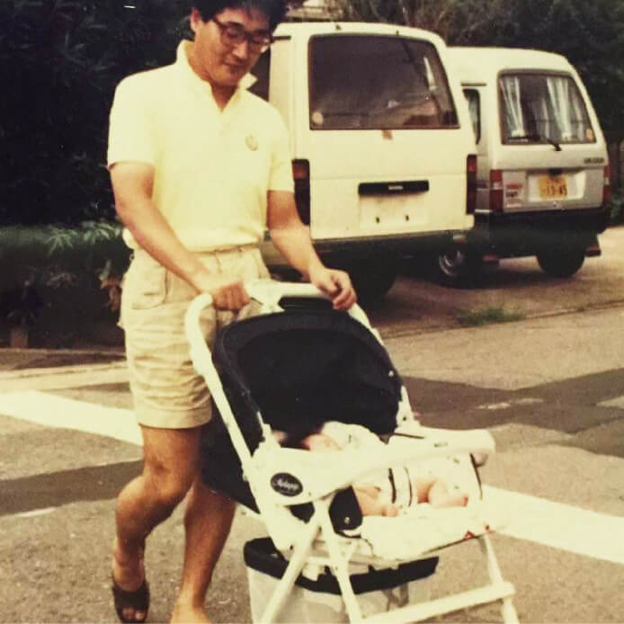 白いベビーカーはその当時珍しく、パパもお気に入り。率先してベビーカーを押してくれてました。