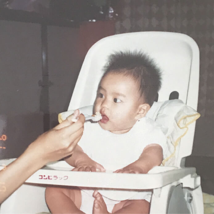 この特等席に座ると離乳食を残さずたべてくれました。