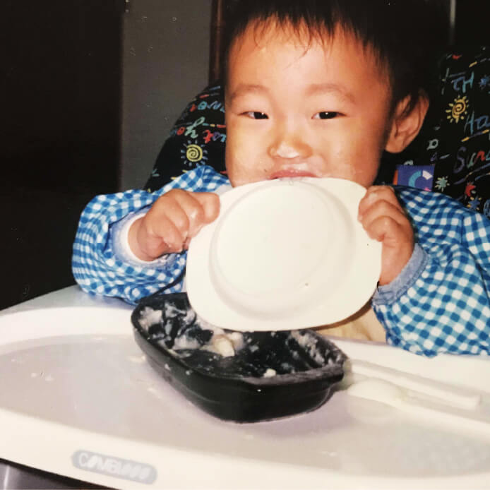 お誕生日席にセットされたベビーチェアでは、いつも美味しそうにご飯を食べていました。