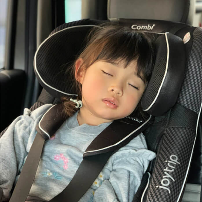 目一杯遊んだ楽しいお出かけの帰りは、いつもの特等席でぐっすり。