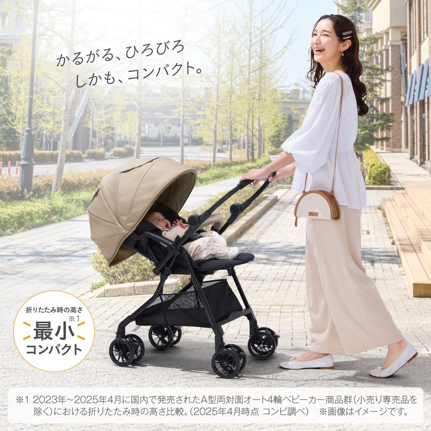 「かるがる、ひろびろ　しかも、コンパクト。」ベビーカーを押すママと赤ちゃん。広々としたシートと軽快な走行を感じさせる屋外シーン。