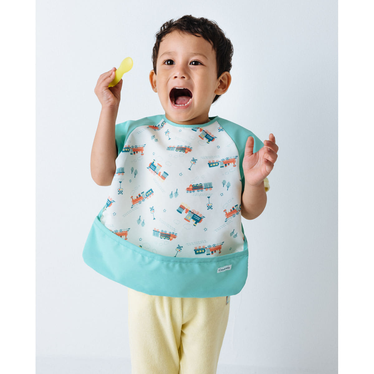 特価品コーナー☆ 《コンビミニ》長袖お食事エプロン くじら 男の子 女の子 ギフト ベビー 保育園 幼稚園 長袖 食事 離乳食 キッズ 子供  食事用エプロン 入園祝い 入園準備 入園グッズ ベビーエプロン 食べこぼし かわいい 赤ちゃん 子ども 袖付き