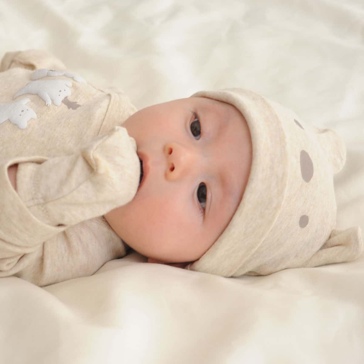 新生児キャップ＆ミトンセット（くま）｜ベビー用品・ベビー服の通販ならコンビブランドストア